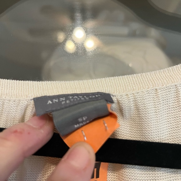 Ann Taylor cream 3/4 sleeve - Picture 2 of 2